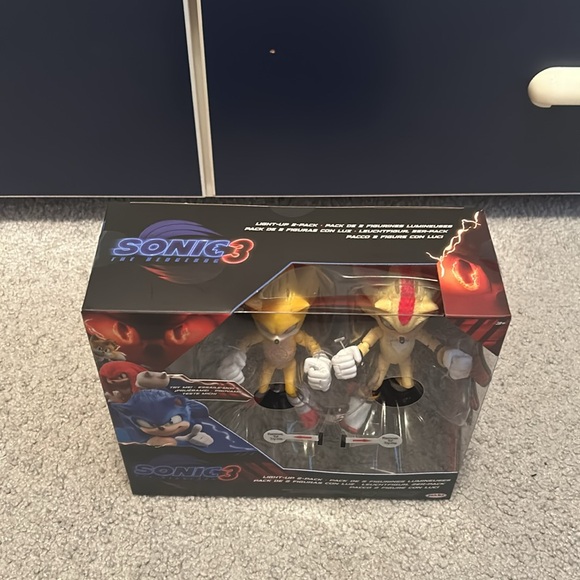 Sonic the Hedgehog 3: Super Shadow / Super Sonic Light-Up 2-Pack - Picture 10 of 11